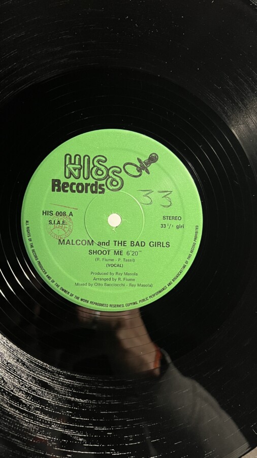 Malcom And The Bad Girls – Shoot Me - Imagen 3