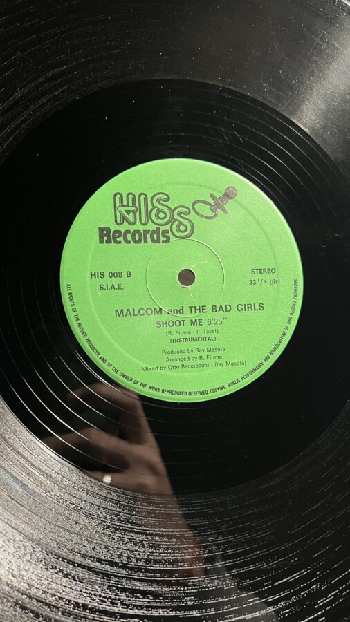 Malcom And The Bad Girls – Shoot Me - Imagen 4